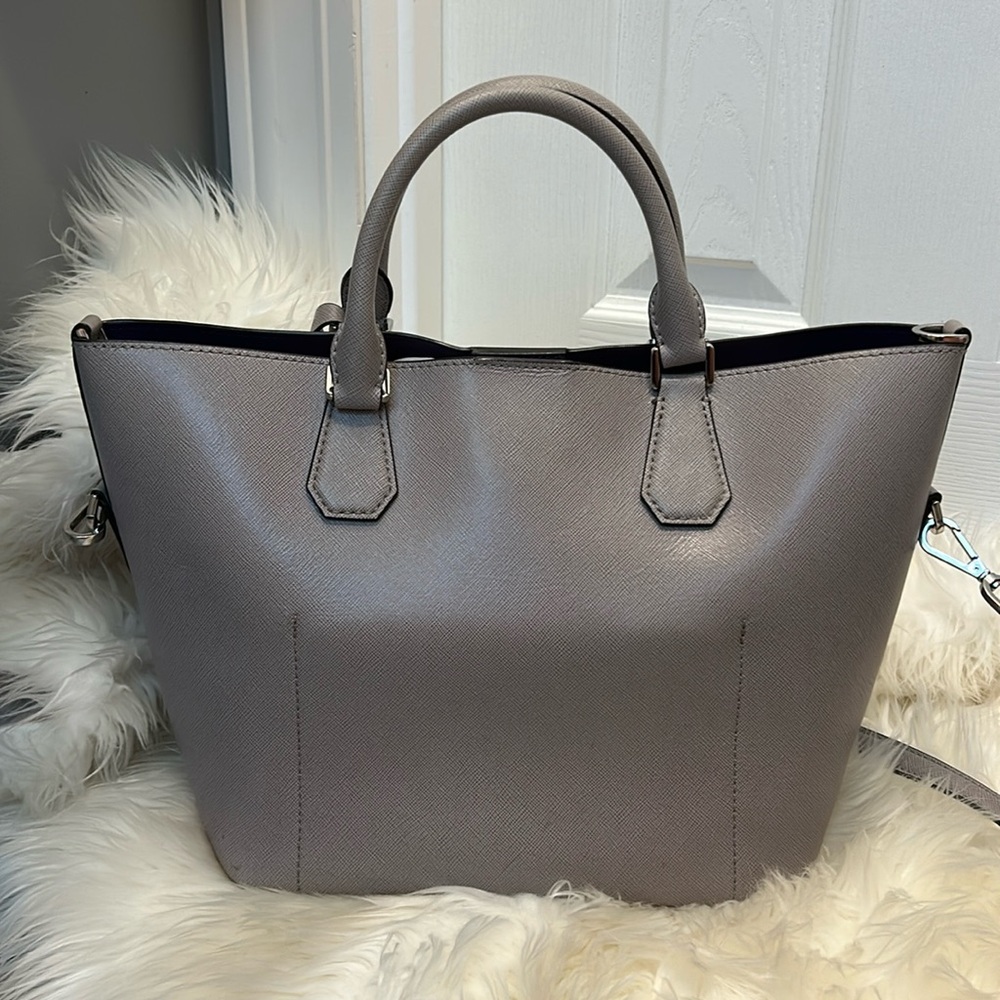 Michael Kors Greenwich Large Grab Bag - Picture 6 of 15